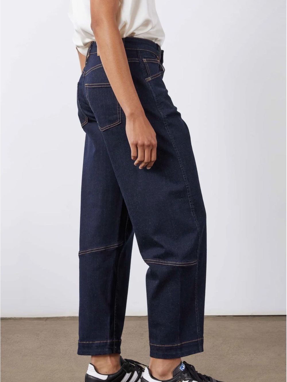 Ruti THE ULTIMATE BARREL LEG JEANS 2.0
C5
